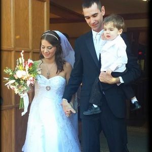 David’s Bridal Wedding Dress and Veil